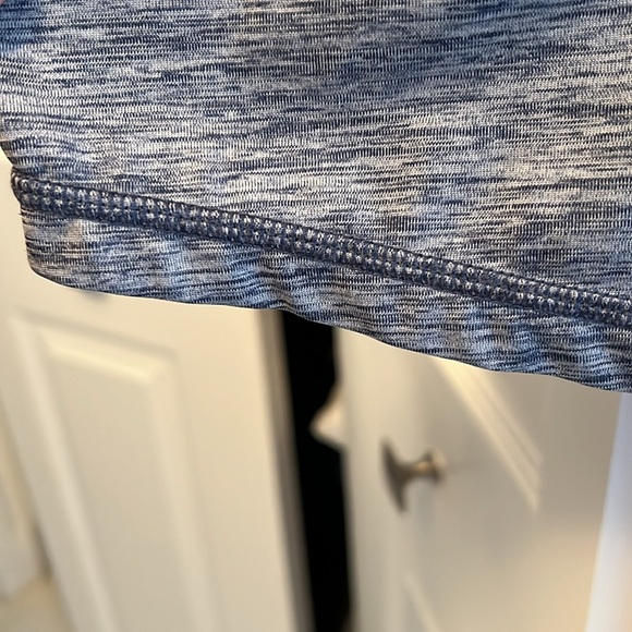 XERSION 3X SEMI FIT NAVY DISTRESSED LOOK V NECK  DECORATIVE  TEE - Picture 6 of 11